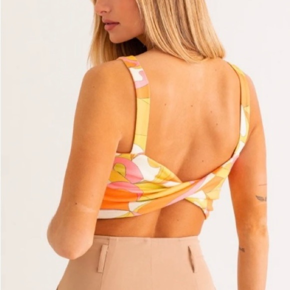 Tropical Style Twisted Back Crop Top - Picture 6 of 7